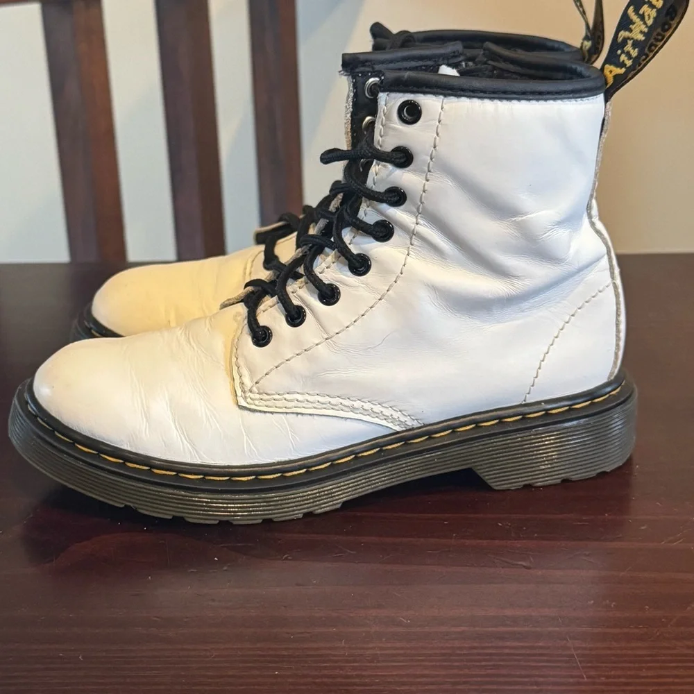 Dr. Martens Doc docs white leather 1460 J youth kids size 2 combat  boots